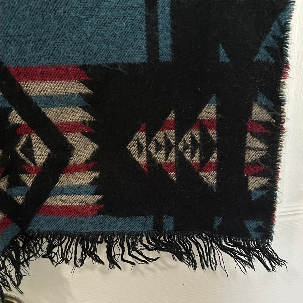 Geometric Patterned Scarf - Picture 3 of 4